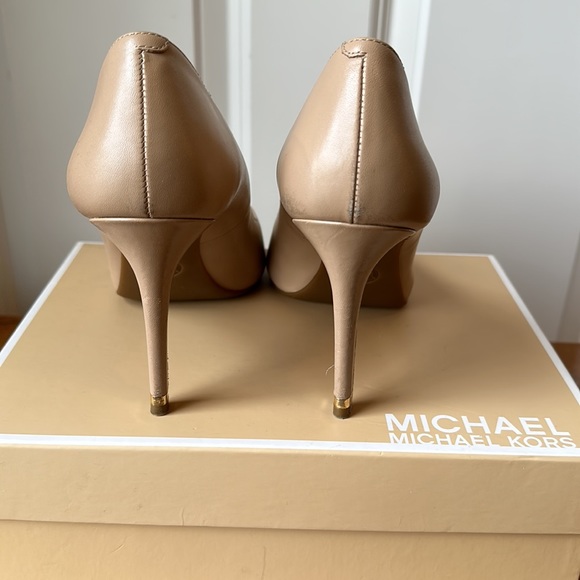 Michael Kors Tan Presley Pumps - Picture 3 of 7